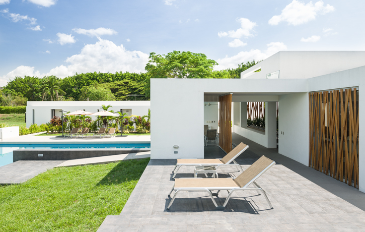 11877arquitectura casa morphosis axxis 8510 1 Casa de descanso minimalista que se funde con el paisaje colombiano