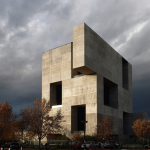 Centro de innovación UC Anacleto Angelini, por el arquitecto Alejandro Aravena de Elemental, participante de la XIX Bienal de Arquitectura y Urbanismo de Chile, 2015.