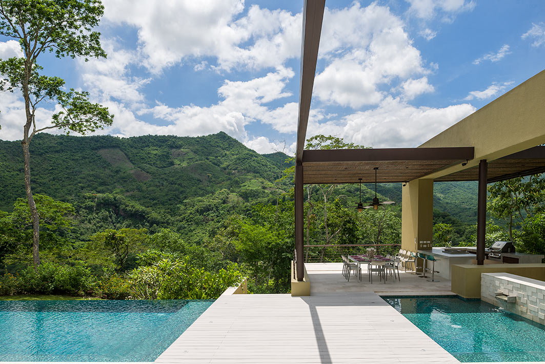 casa campestre rodriguez valencia arquitectos 256 2 1 Una casa colombiana caribeña hecha con techos ecológicos bambú y madera