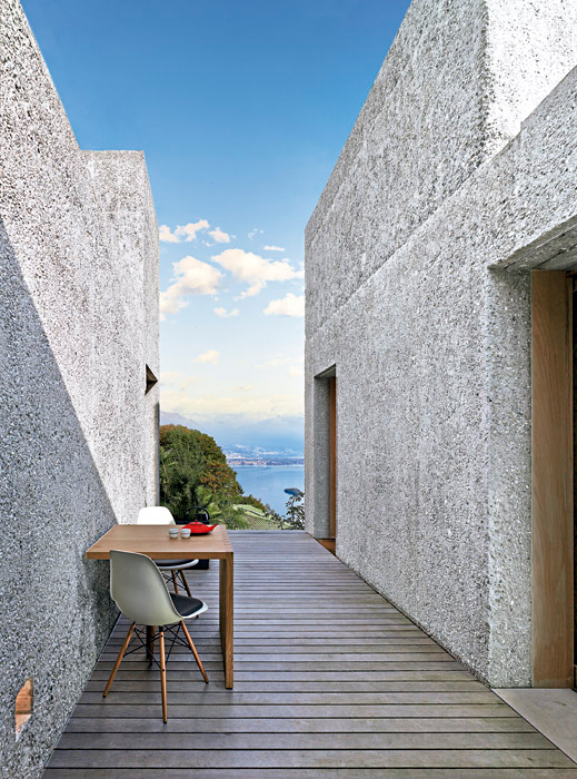 revista axxis arquitectura casa brissago romeo mesa 1 Casa Brissago, una casa de concreto en un terreno montañoso al norte de Italia