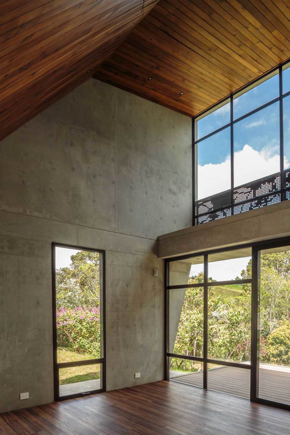 plan b arquitectura llanogrande4 Una casa con un diseño que propone una manera de habitar las laderas boscosas de Llanogrande