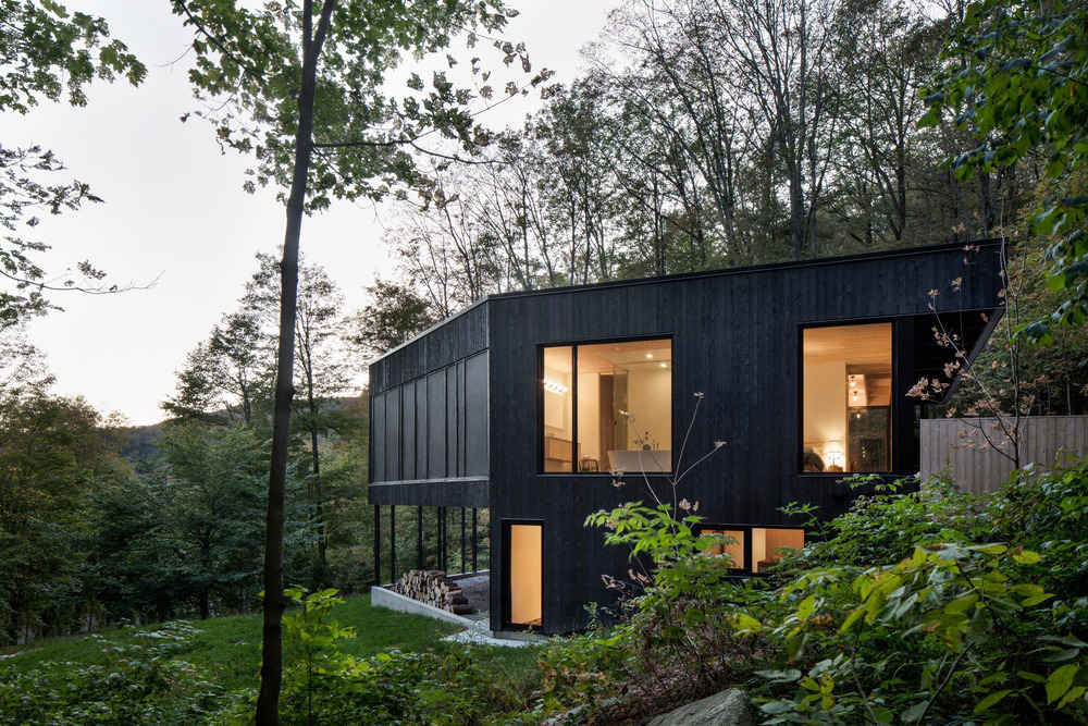 arquitectura axxis revista 3 1 Una casa de ensueño construida sobre una montaña para desconectarse entre la naturaleza de un bosque