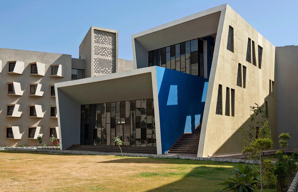 arquitectura axxis revista 17 Bloques asimétricos de color en arquitectura india