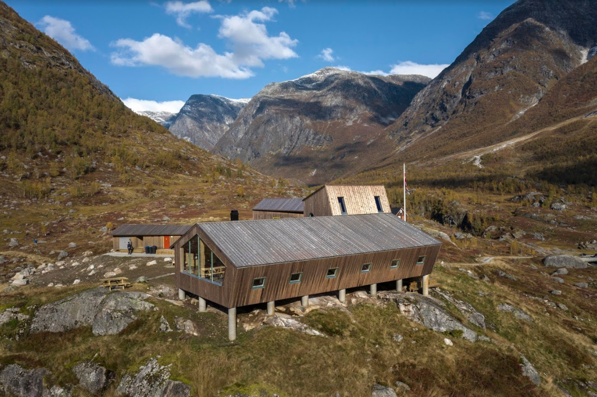 Captura de pantalla 2020 09 18 a las 12.01.32 p.m. Una cabaña en medio de las montañas diseñada para escapar de la rutina y conectarse con la naturaleza