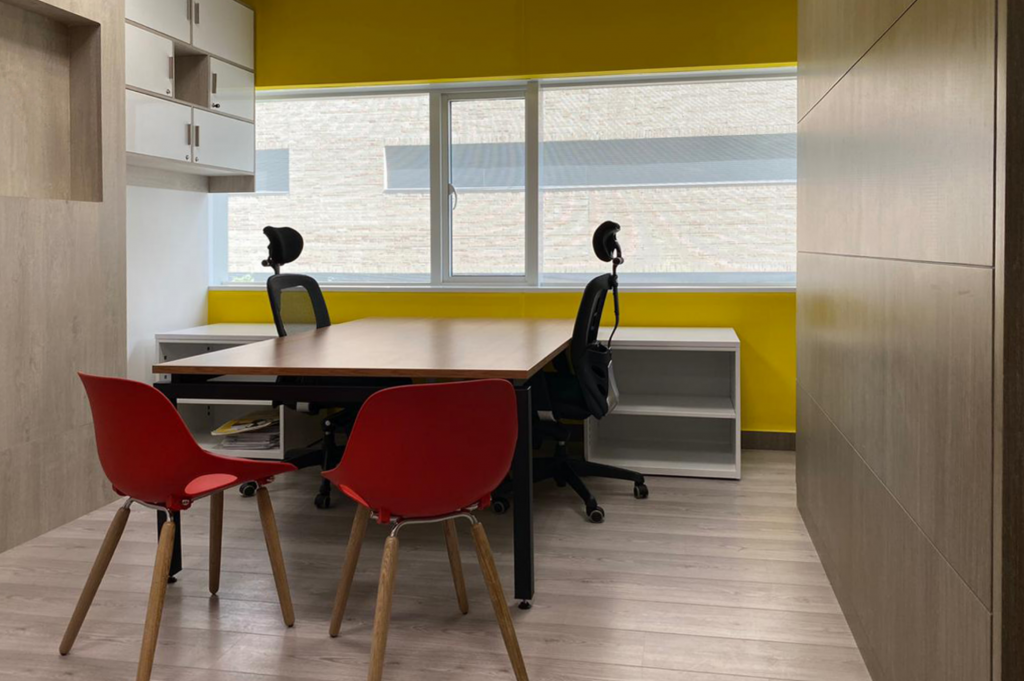 3 ¿Cómo adecuar una oficina pequeña y transformarla en un espacio multifuncional?